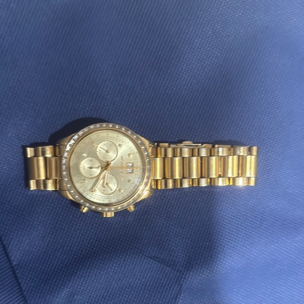 Luxurious Gold Chronograph Watch